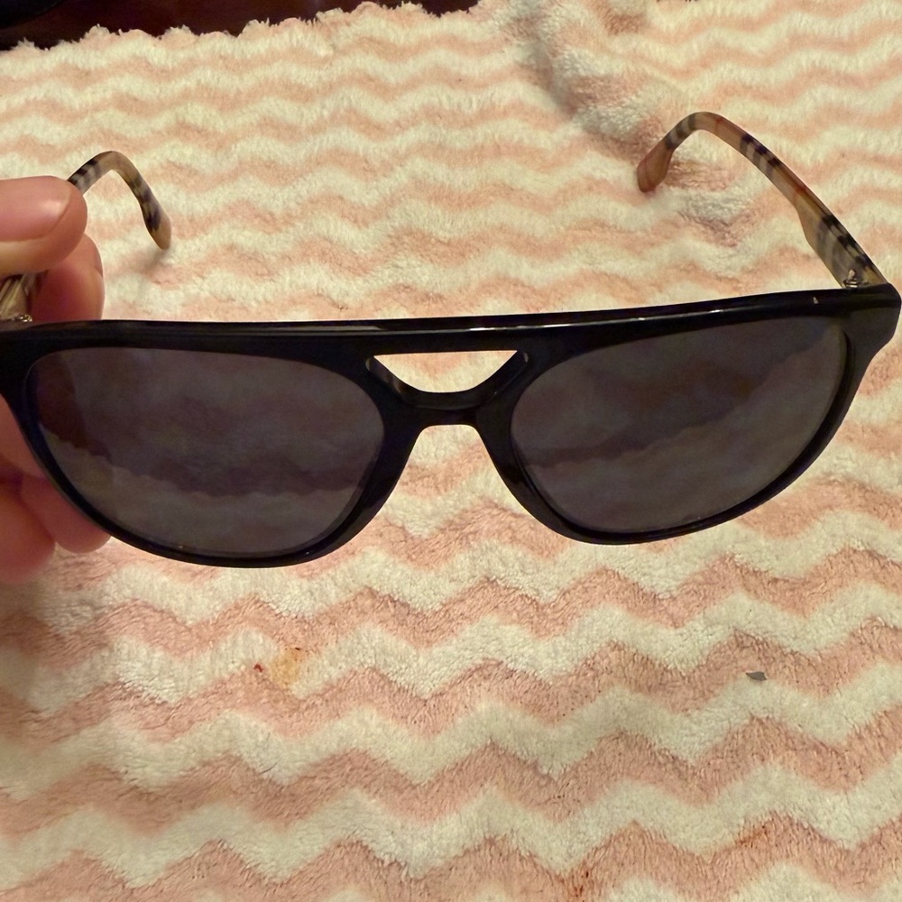 Burberry Black Sunglasses 🕶️